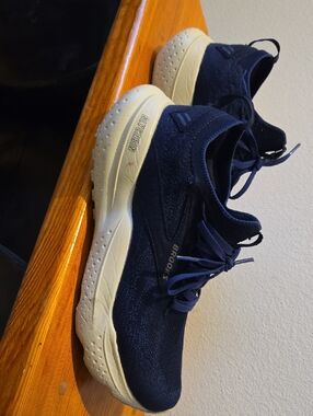 Brooks Navy and Cream Knit Running Sneakers